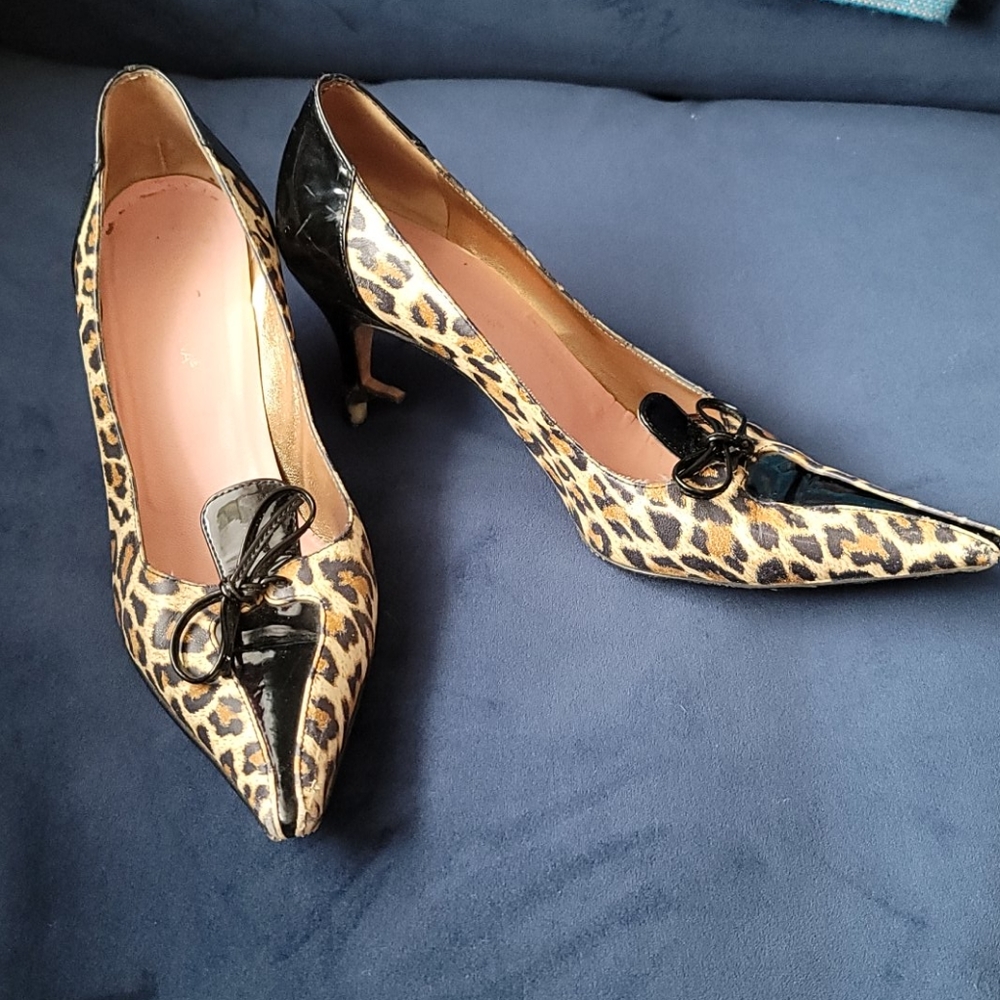 Dolce and Gabbana 37 leopard print heels
